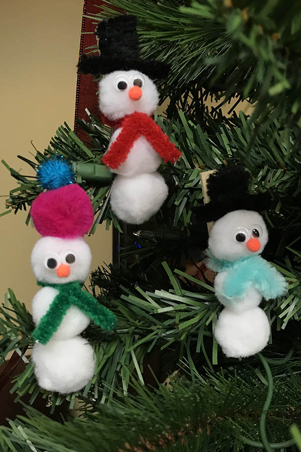 A Clothespin Snowman: Last Minute Fun For Any Gift