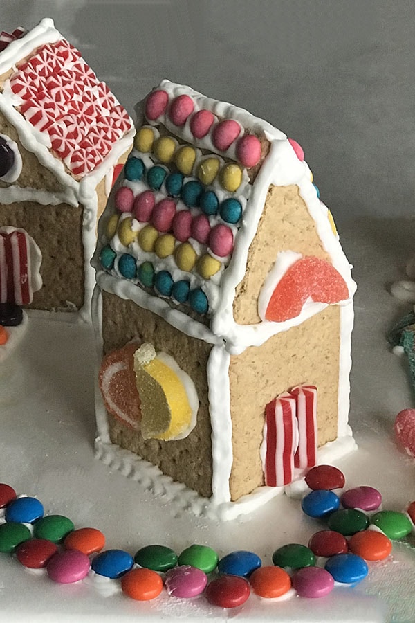 Graham Cracker Gingerbread Houses: A Winter Family Tradition
